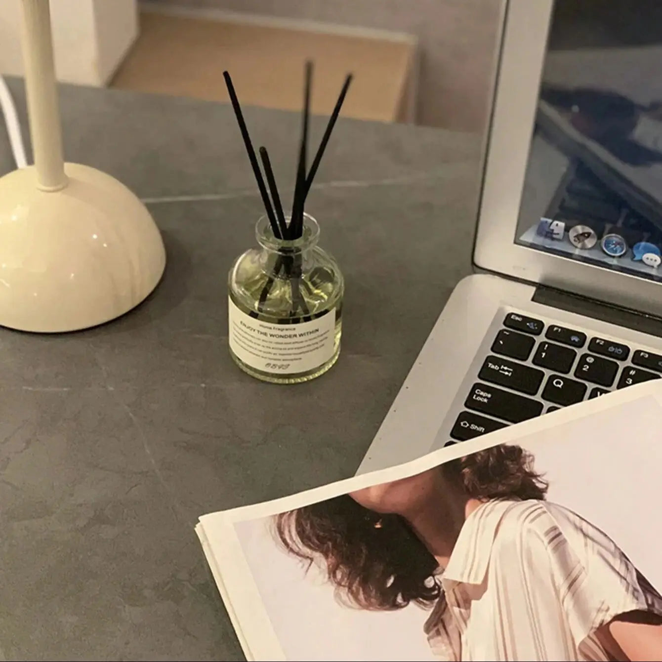 50ml Flameless Home Fragrance Room Flameless Freesia Jasmine Fragrance Oil with Reed Diffuser Stick Home Room Air Freshener Deco